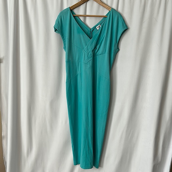Armani Collezioni Dresses & Skirts - Armani Collezioni NWT Beautiful Teal Sleeveless Sheath Dress **Size 12** 👗👗